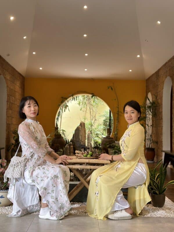 2 Korean ladies wear Ao Dai Vietnam
