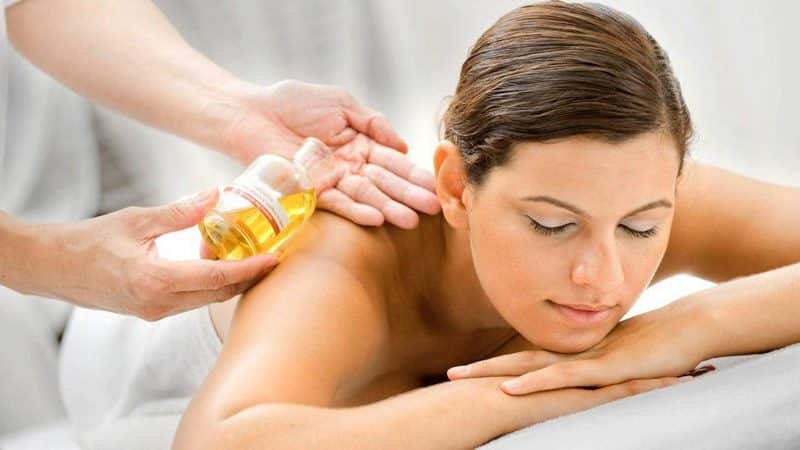 Sử dụng tinh dầu vào massage mang đến hiệu quả cao hơn