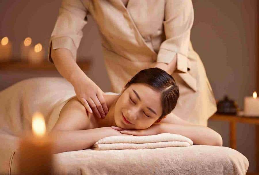 Massage là cách chữa nhức mỏi chân cho bà bầu thoải mái nhất 