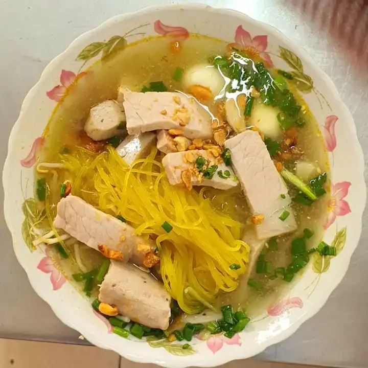 mì quảng Cô Vân