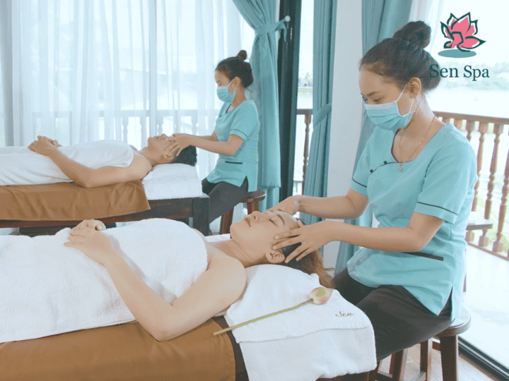 Head massage at Sen Spa