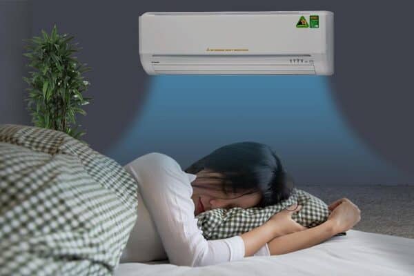 máy lạnh phả thẳng vào người